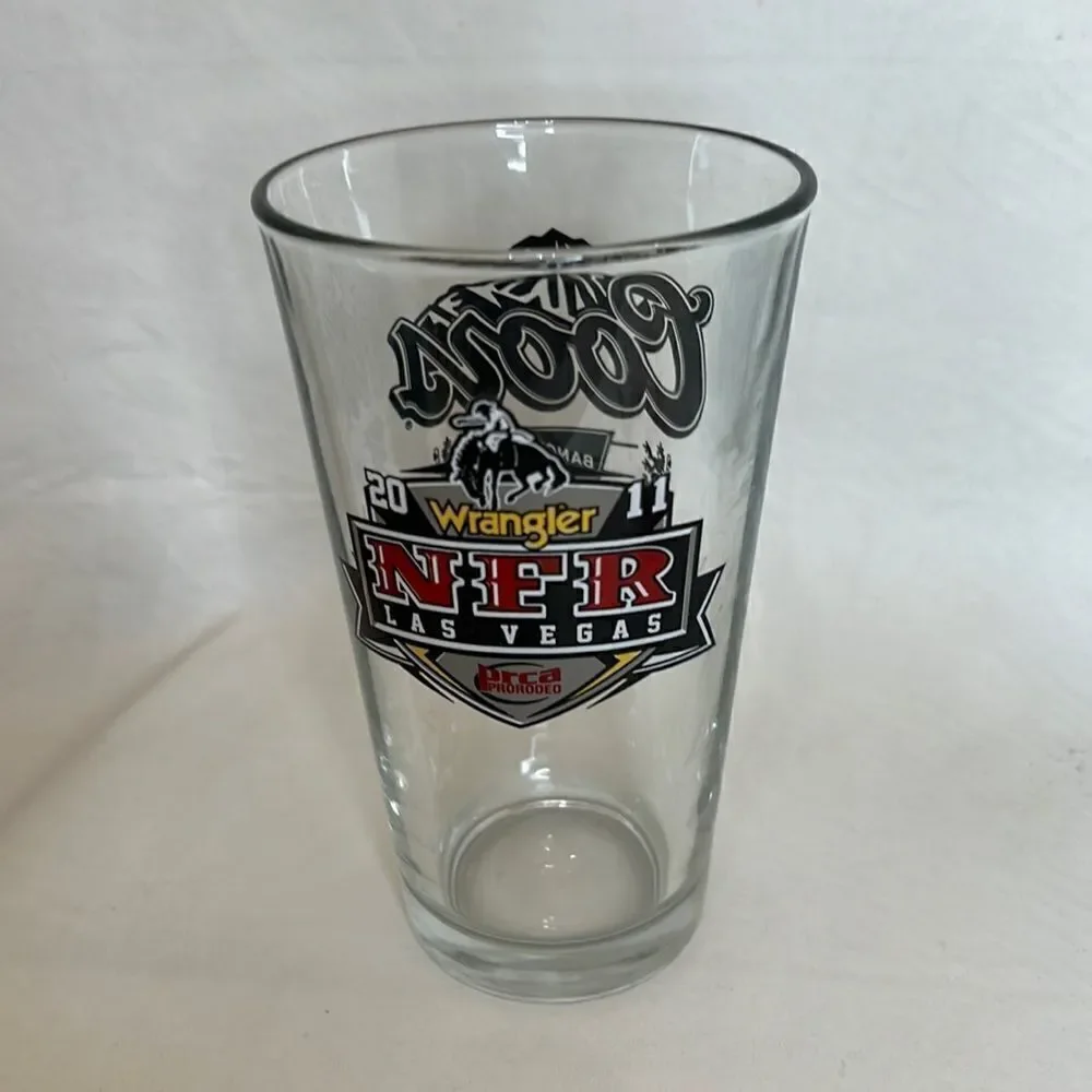 Wrangler NFR Las Vegas Beer Mug Glass 2011 Coors Banquet 16 Ounces Bar 6 In Tall